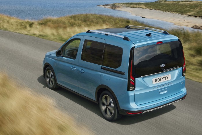 Megújult a Ford modul egyterűje 9