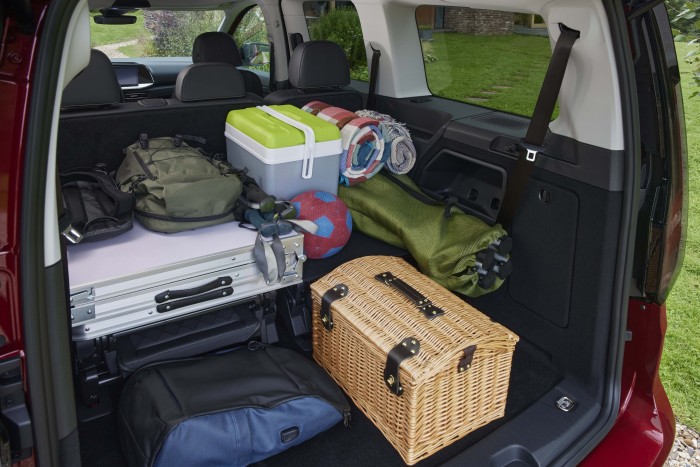 Megújult a Ford modul egyterűje 8