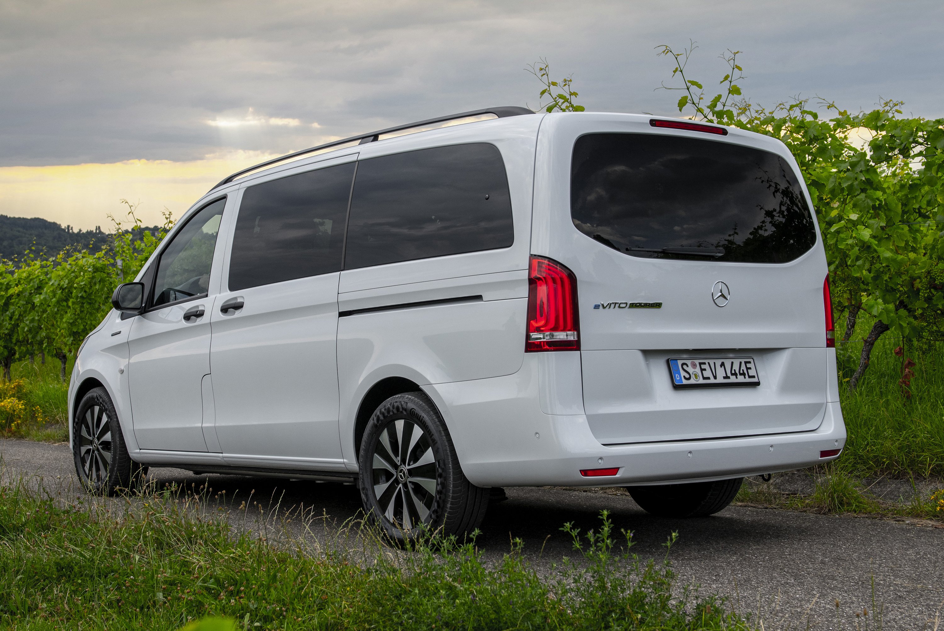 Kisebb akkut kap a Mercedes villanybusza 1