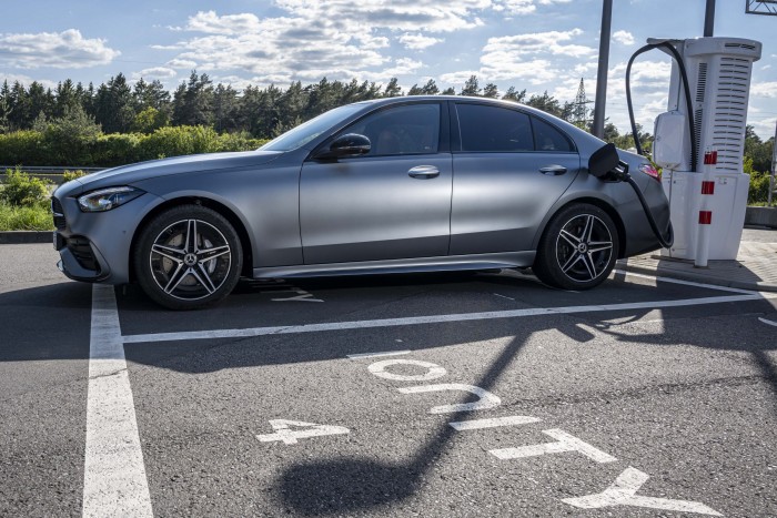 Ez a Mercedes egy ezresből elmegy 100 kilométert 2 Ez a Mercedes egy ezresből elmegy 100 kilométert 2