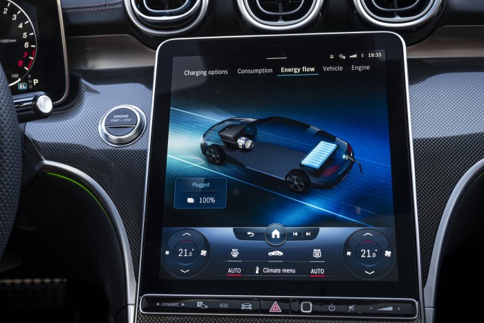 Ez a Mercedes egy ezresből elmegy 100 kilométert 8