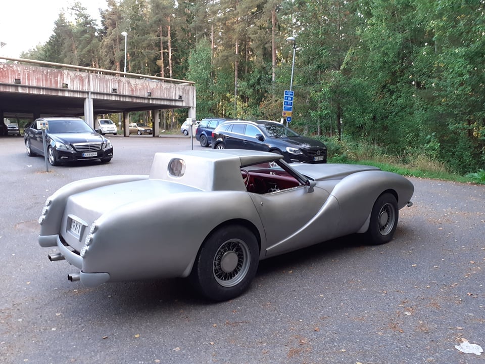 A világ talán legrondább autóját árulják a Facebookon 3