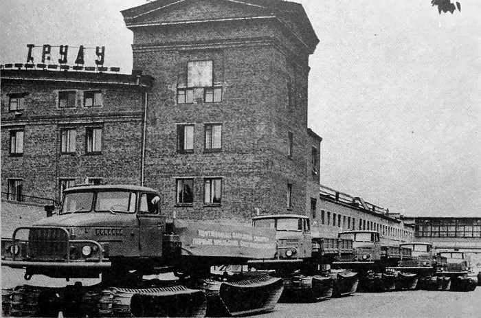 Ezrével rendelték a lánctalpas Ural teherautókat 2 Ezrével rendelték a lánctalpas Ural teherautókat 2