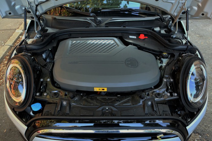 Feltámadás. Második rész – MINI Cooper SE 9