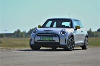 Feltámadás. Második rész – MINI Cooper SE 40