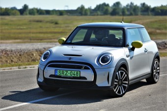 Feltámadás. Második rész – MINI Cooper SE
