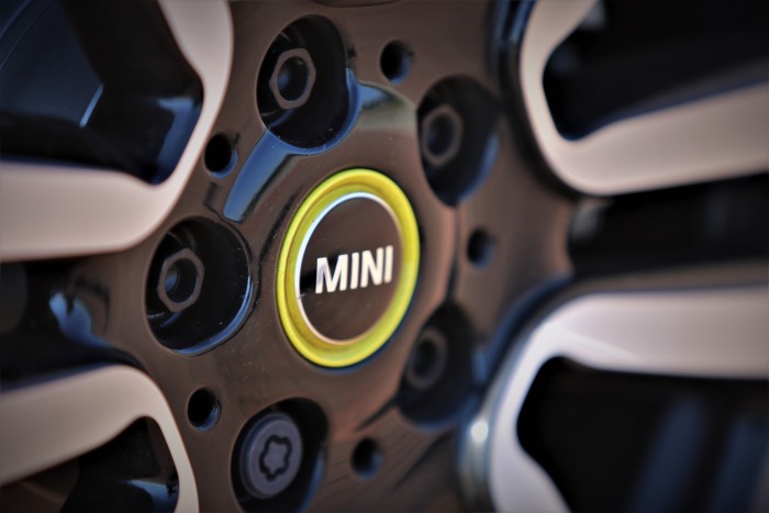 Feltámadás. Második rész – MINI Cooper SE 12