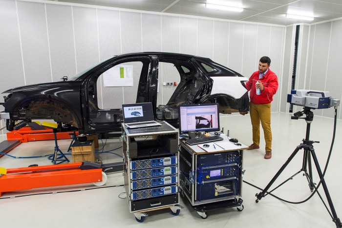 Hangszórók nélkül zenél a magyar Audik karosszériája