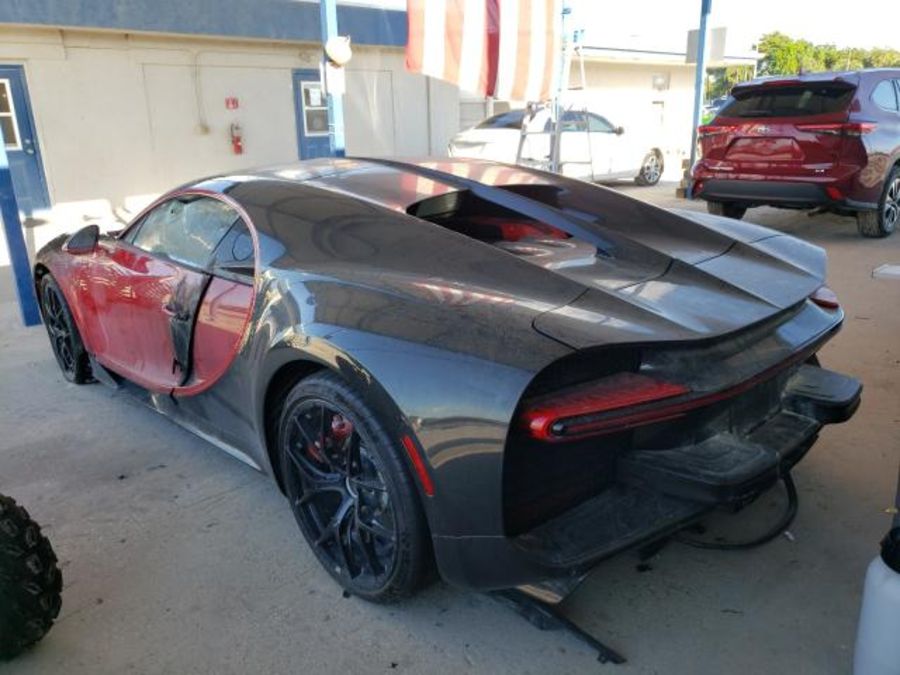 Ennyi pénzért szinte ajándék ez a megégett Bugatti Chiron 2 | Vezess Ennyi pénzért szinte ajándék ez a megégett Bugatti Chiron 2