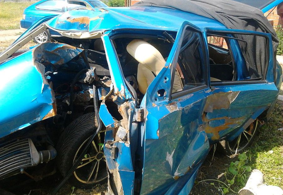 “Helló Need for Speed!” – kiabálja a szénné tuningolt Izs-2126 6