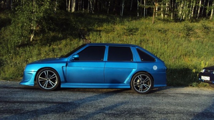 “Helló Need for Speed!” – kiabálja a szénné tuningolt Izs-2126 4