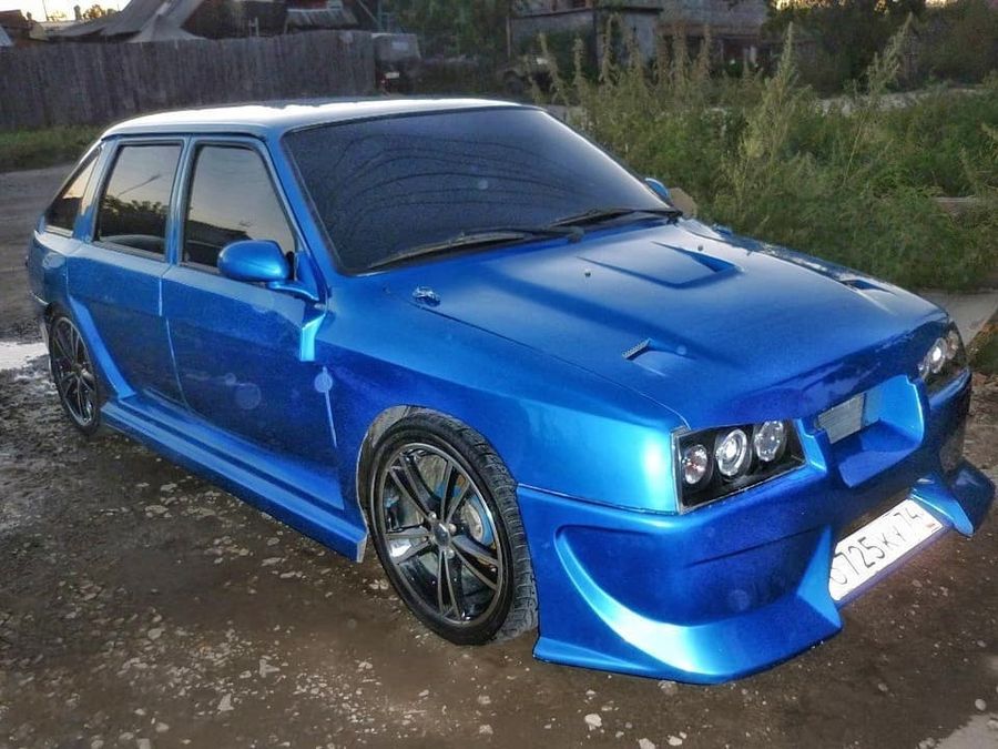 “Helló Need for Speed!” – kiabálja a szénné tuningolt Izs-2126 1