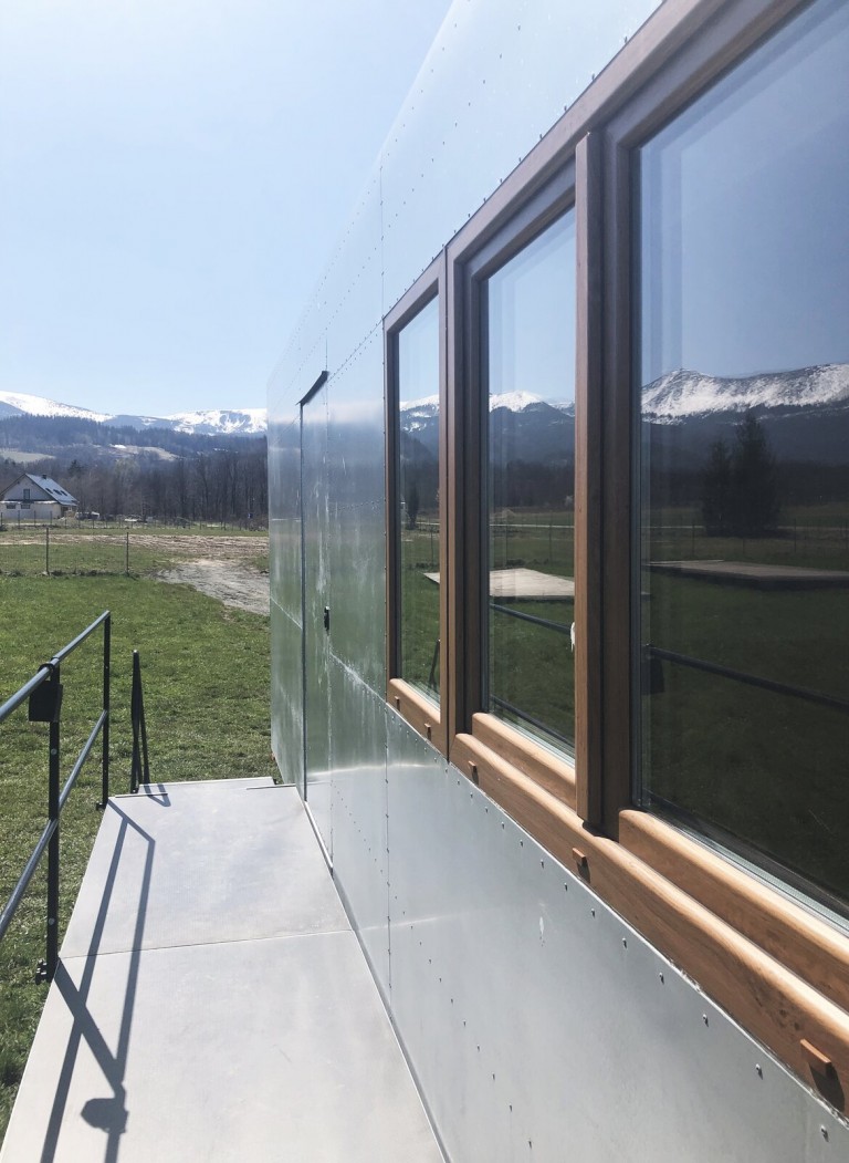 Menő szállásként nyernek új életet a kiselejtezett hűtőkocsik 4