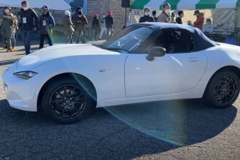 Könnyebb, különleges Mazda MX-5-öst csináltak a japánok maguknak