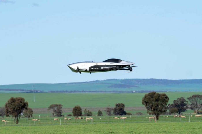 Már párban repülnek a jövő apró személyszállító drónjai