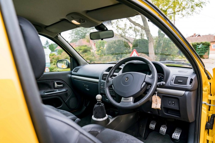 Minden idők legdrágább Cliója lehet ez a V6-os 8