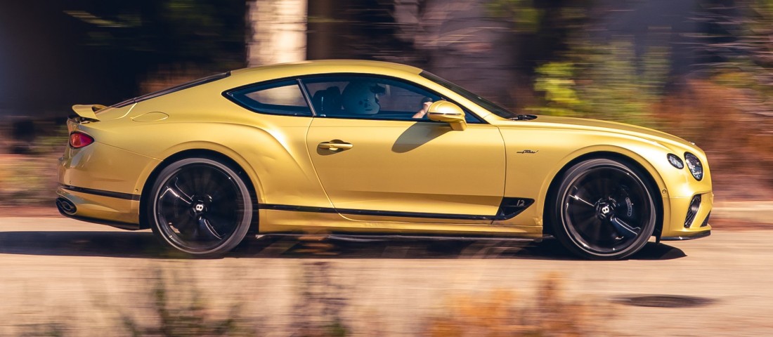 Úriemberhez méltatlan módon bántak ezzel a luxusautóval