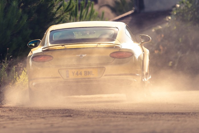 Úriemberhez méltatlan módon bántak ezzel a luxusautóval 6