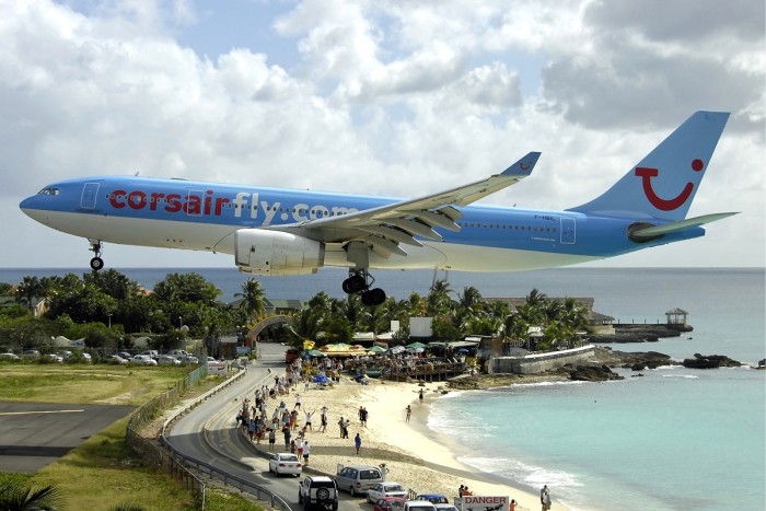 Ez lehet a világ egyik legszebb és legveszélyesebb reptere