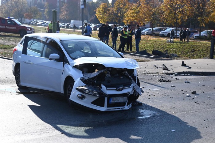 Fotókon a Rákos-patakba zuhant Suzuki mentése 2