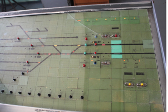 Vasutasok miatt ütközött össze kis híján két vonat