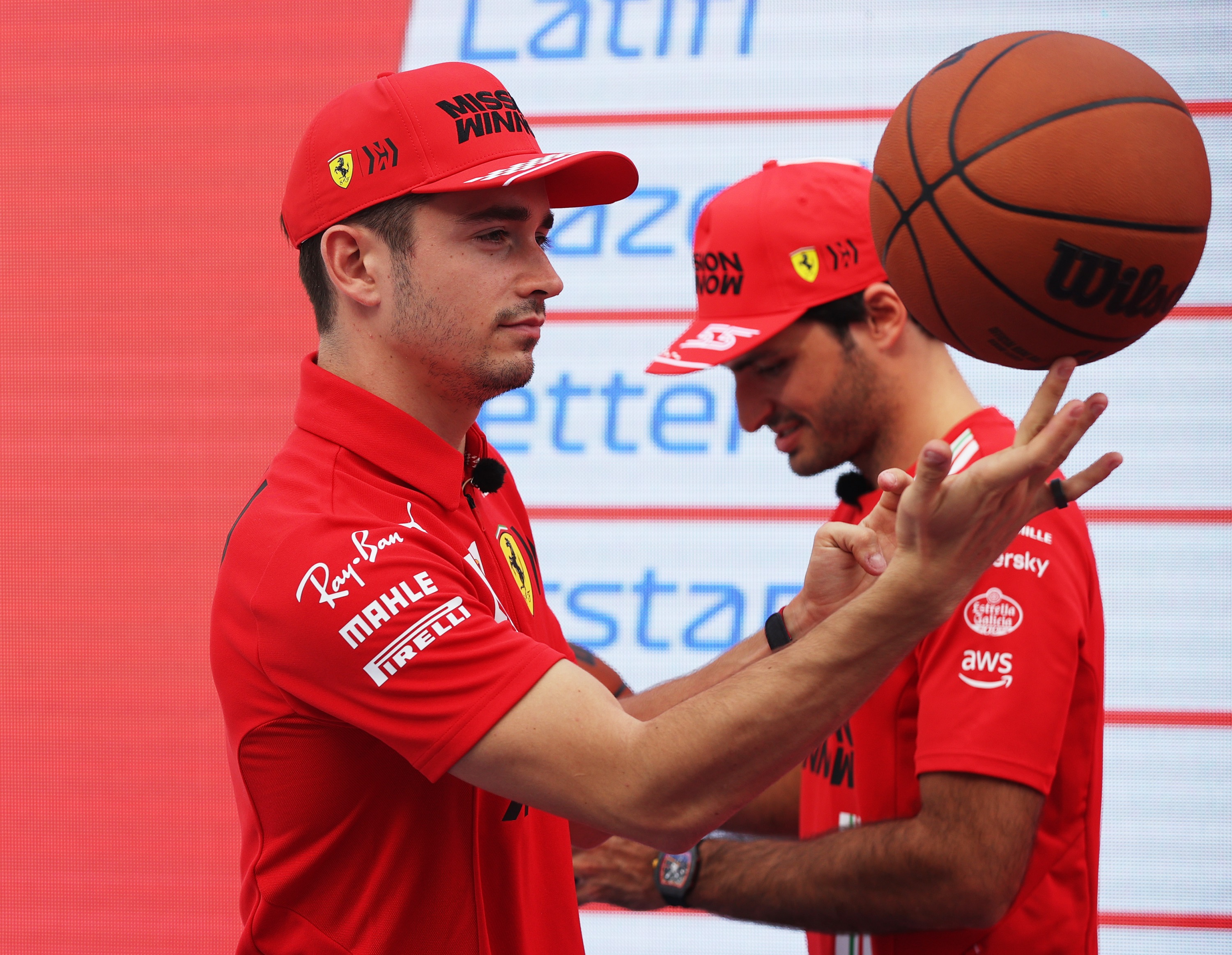 F1: Vettelék megnyerték a hétvége első versenyét 2 F1: Vettelék megnyerték a hétvége első versenyét 2