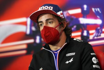 F1: A Mercedes-főnök szerint Alonso túl sokat képzel magáról