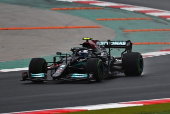 F1: Bottas megtanult vízen járni és győzött