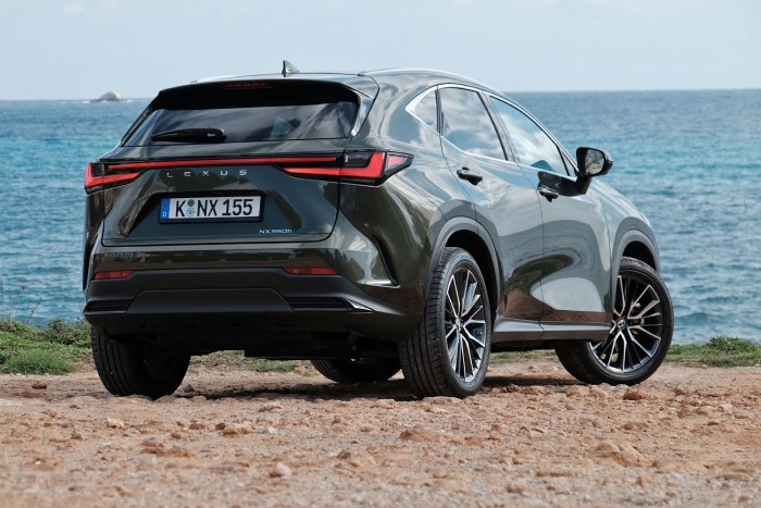 Otthon is tankolható a legújabb Lexus 15