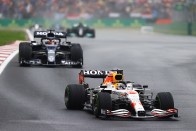 F1: Szokatlan hangokat adnak ki a Mercedes motorjai 1