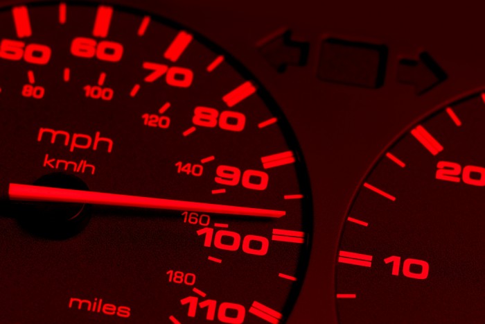 Gyorshajtás miatt vonták be a rendőrnő jogosítványát