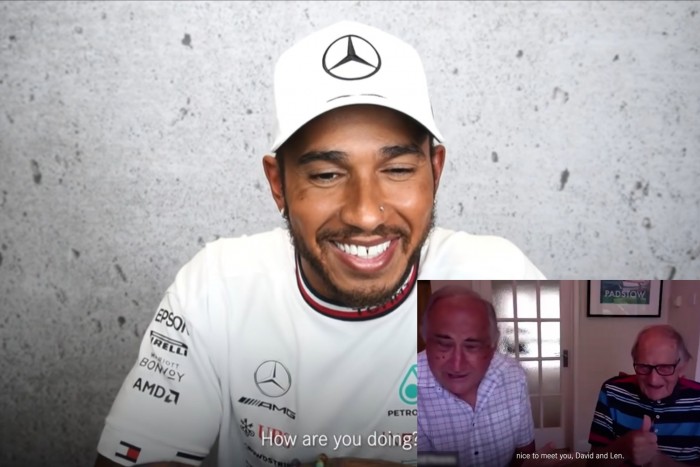 F1: Rajongója levette a lábáról Hamiltont
