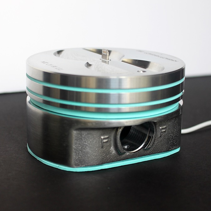 Telefontöltő lett a kiszuperált dugattyúból 2