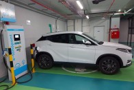 Magyar utakon teszteltük a nem olcsó kínai autót 110