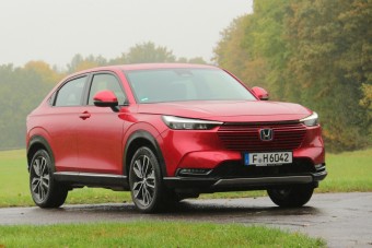 Hibridhajtással az 500 forintos benzin ellen