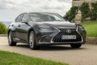 Kategóriaelső fényszórótechnika a Lexus ES-ben 19