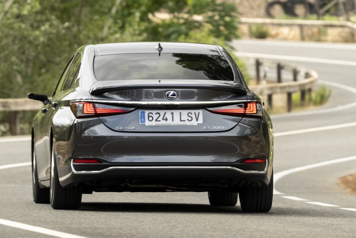 Kategóriaelső fényszórótechnika a Lexus ES-ben 6