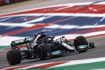 F1: Magyarázkodik a Mercedes a problémák miatt