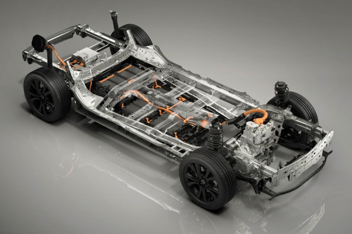 Új típusokkal érkezik a Mazda plug-in hibrid hajtása 4 | Vezess Új típusokkal érkezik a Mazda plug-in hibrid hajtása 4