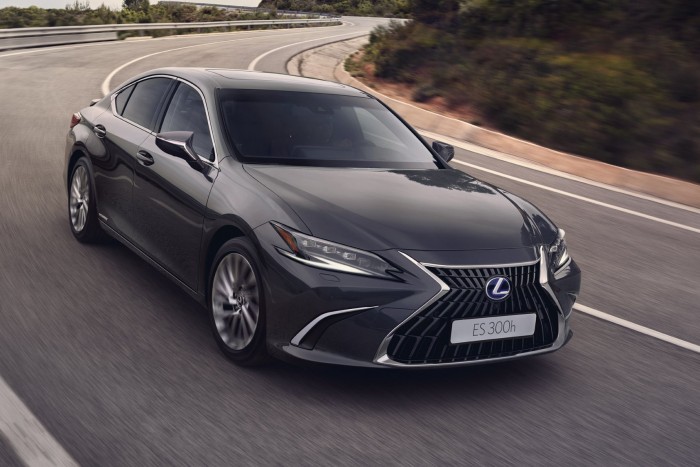 Kategóriaelső fényszórótechnika a Lexus ES-ben