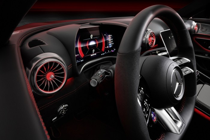 Pusztító V8-assal jött az új Mercedes SL 11