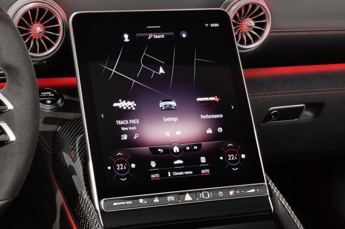 Pusztító V8-assal jött az új Mercedes SL 12