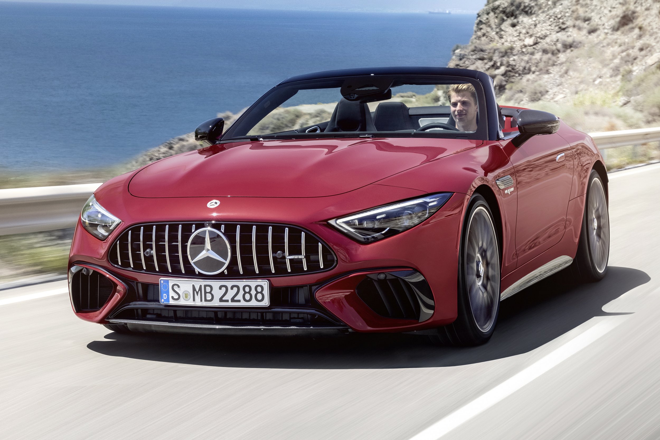 Pusztító V8-assal jött az új Mercedes SL 19