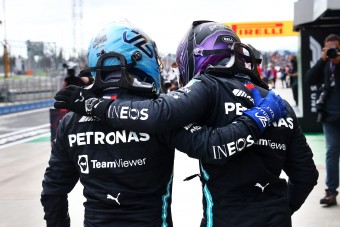 F1: Erős pletykát cáfolt meg a Mercedes 