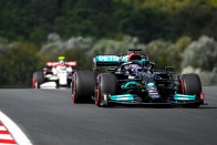 F1: Hamilton duplázott pénteken 1