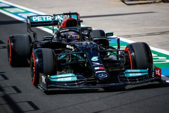 F1: Hamilton büntetése után Bottasé a török pole