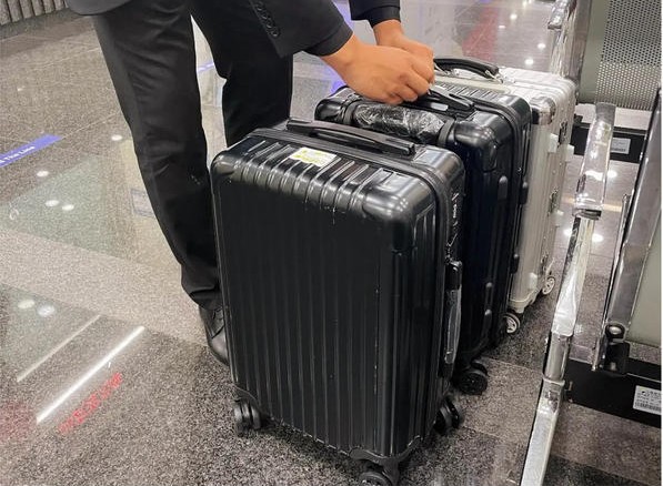 Százmilliókkal távozott a bankból a férfi, mert nem viselt maszkot 1