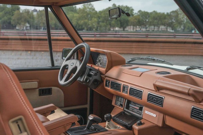 Csábítóbb a legújabbnál is ez a Land Rover 6