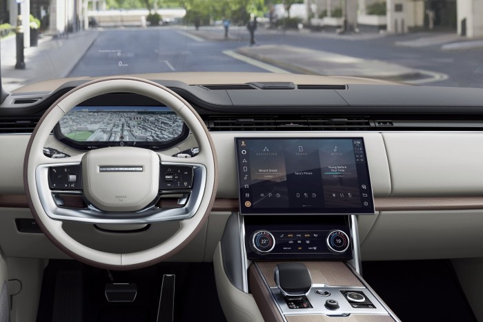 Megérkezett minden idők legfejlettebb luxusterepjárója? 14