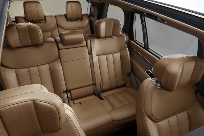 Megérkezett minden idők legfejlettebb luxusterepjárója? 9